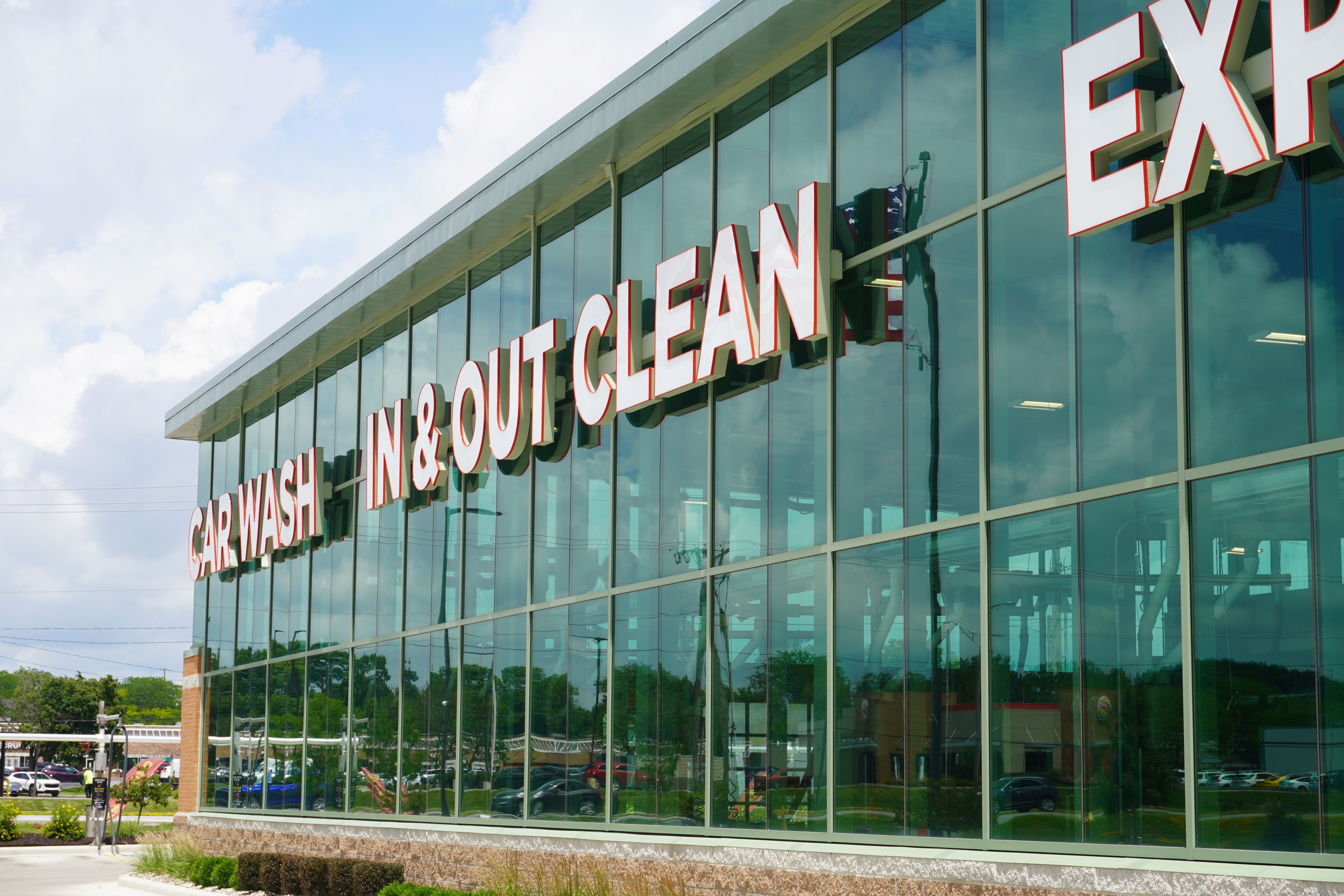 2CurtainWalls-DriveandShineExterior2.jpg?Revision=2Nn&Timestamp=HkL9Q8