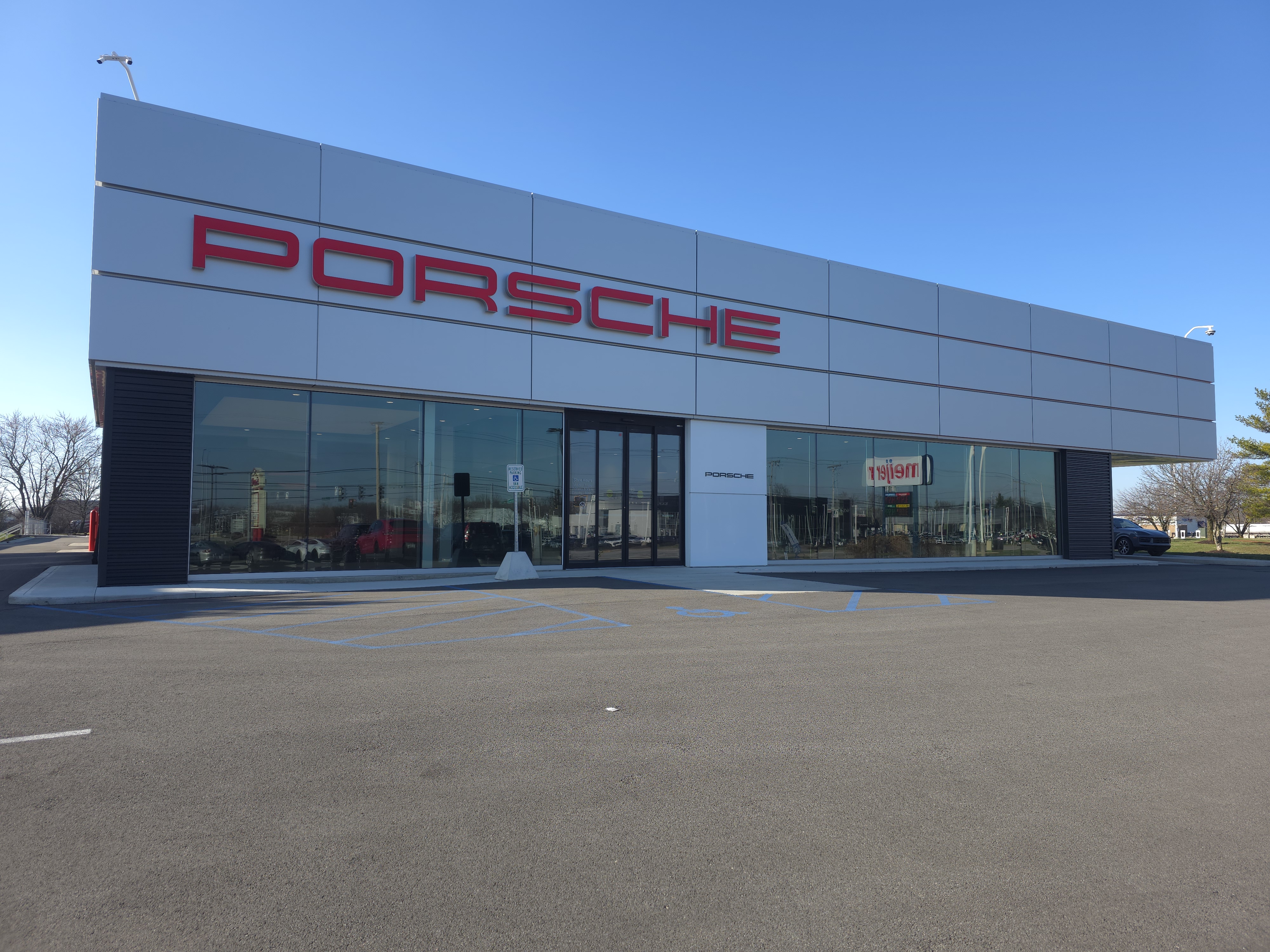 3StorefrontEntries-Porsche2.jpg?Revision=lNn&Timestamp=Q1L9Q8